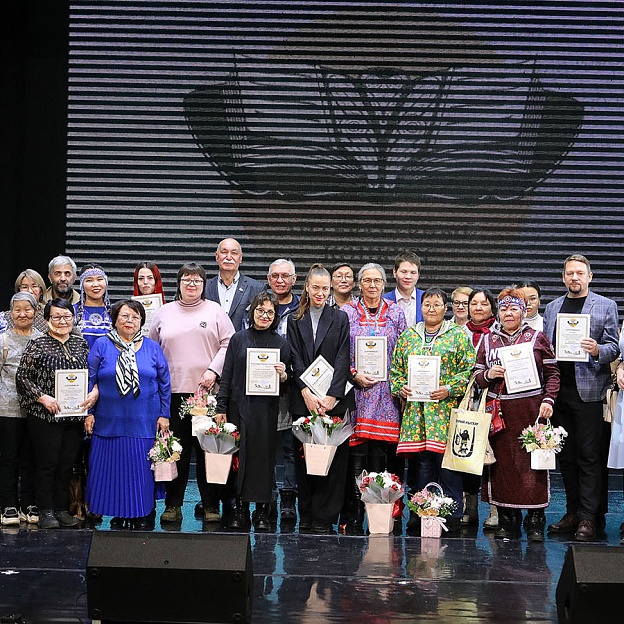 Общее фото на торжественном закрытии XVII литературного конкурса имени Ю.С. Рытхэу. Фото Сергея Терещенко